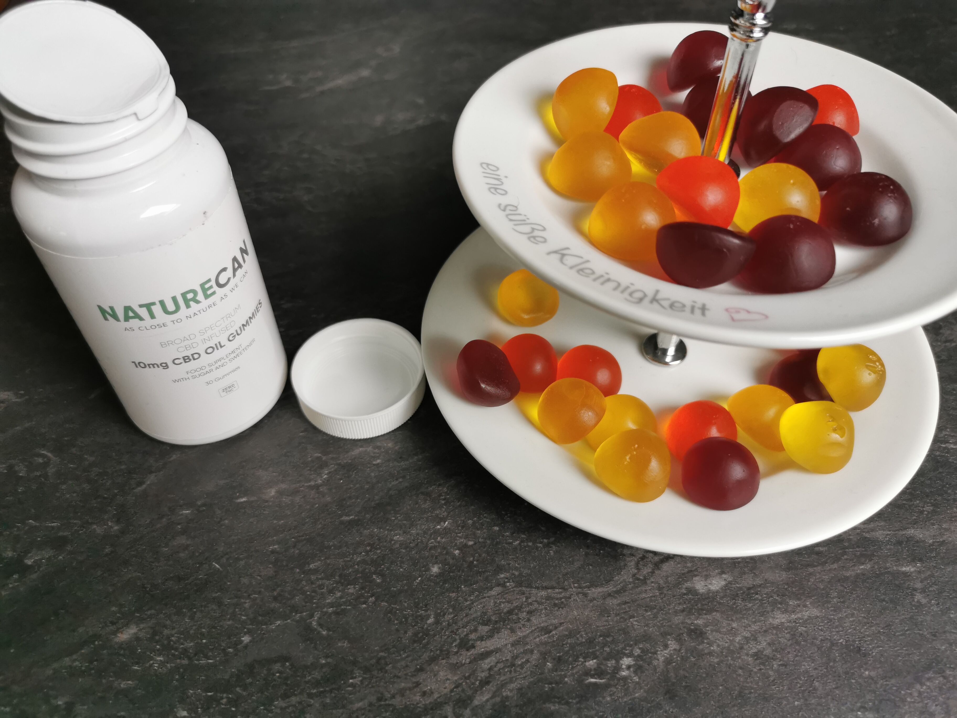 Die Naturecan CBD Fruchtgummis sind verschiedenfarbig. Foto: © Die Grüne Oase