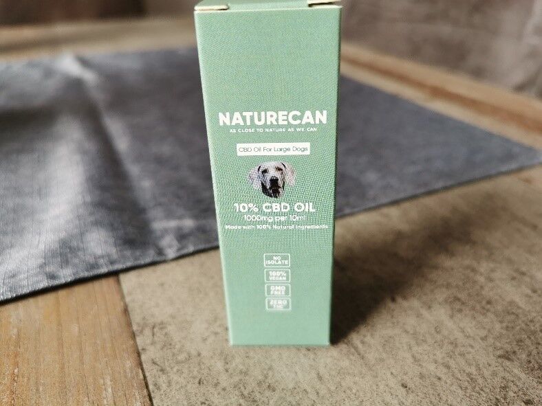 Die grüne Verpackung mit dem Bild eines Labradors sieht sehr ansprechend aus. Foto:  Maren Bertits